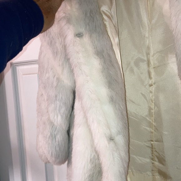 Faux fox fur white jacket sz.L-XL, 3 hook & eye closures, missing label.  $25 - Picture 7 of 12
